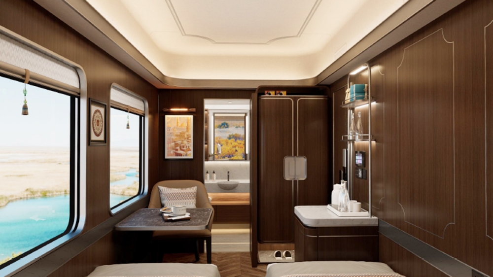 「新東方快車」2026年5/4日首航 陸上「頂級郵輪」一票難求 新疆暮春初夏賞花浪漫遊首選